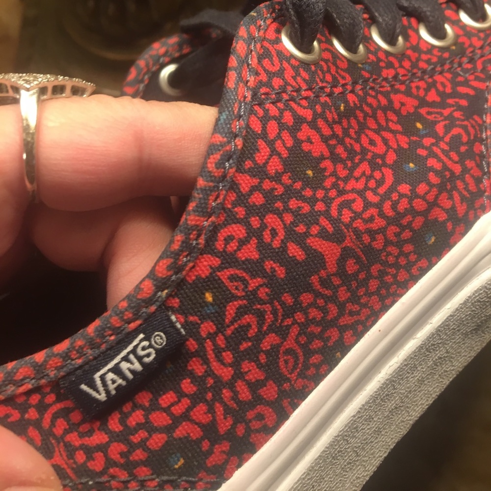 SZ 7 woman’s vans